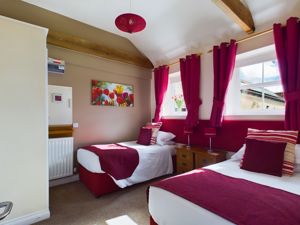 Wendy's Wing Bedroom- click for photo gallery